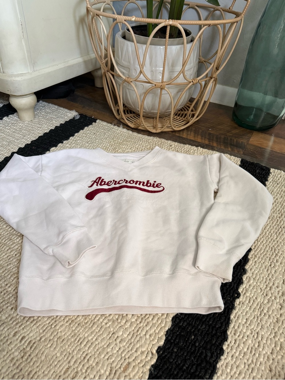 Abercrombie Kids Girls  Logo Graphic Crewneck Fleece Pullover Size 11/12